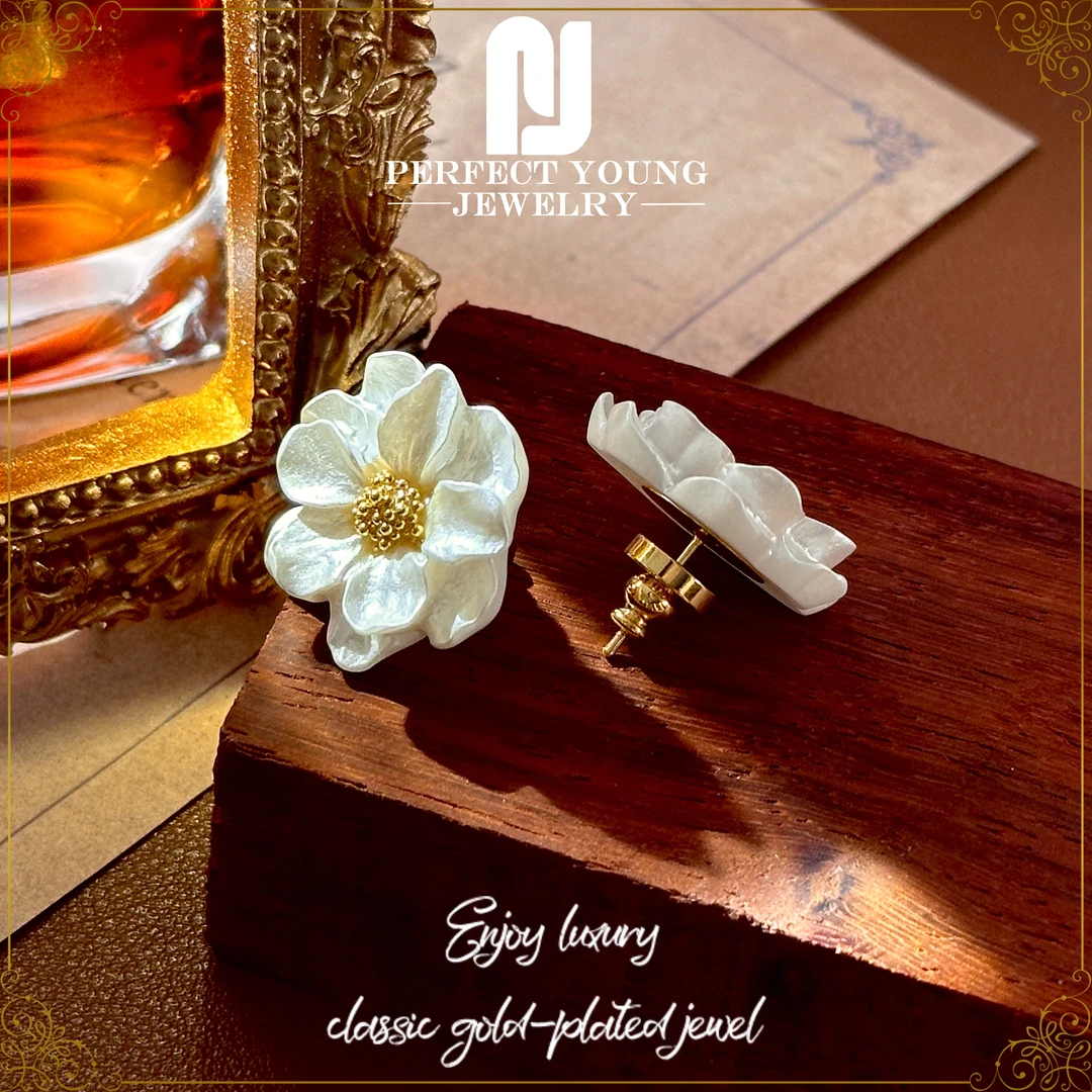 白色山茶花朵甜美优雅高级感轻奢甜美耳钉耳饰Z-8134