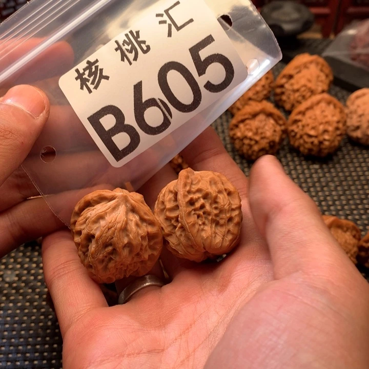吊坠文玩核桃白蛇骨