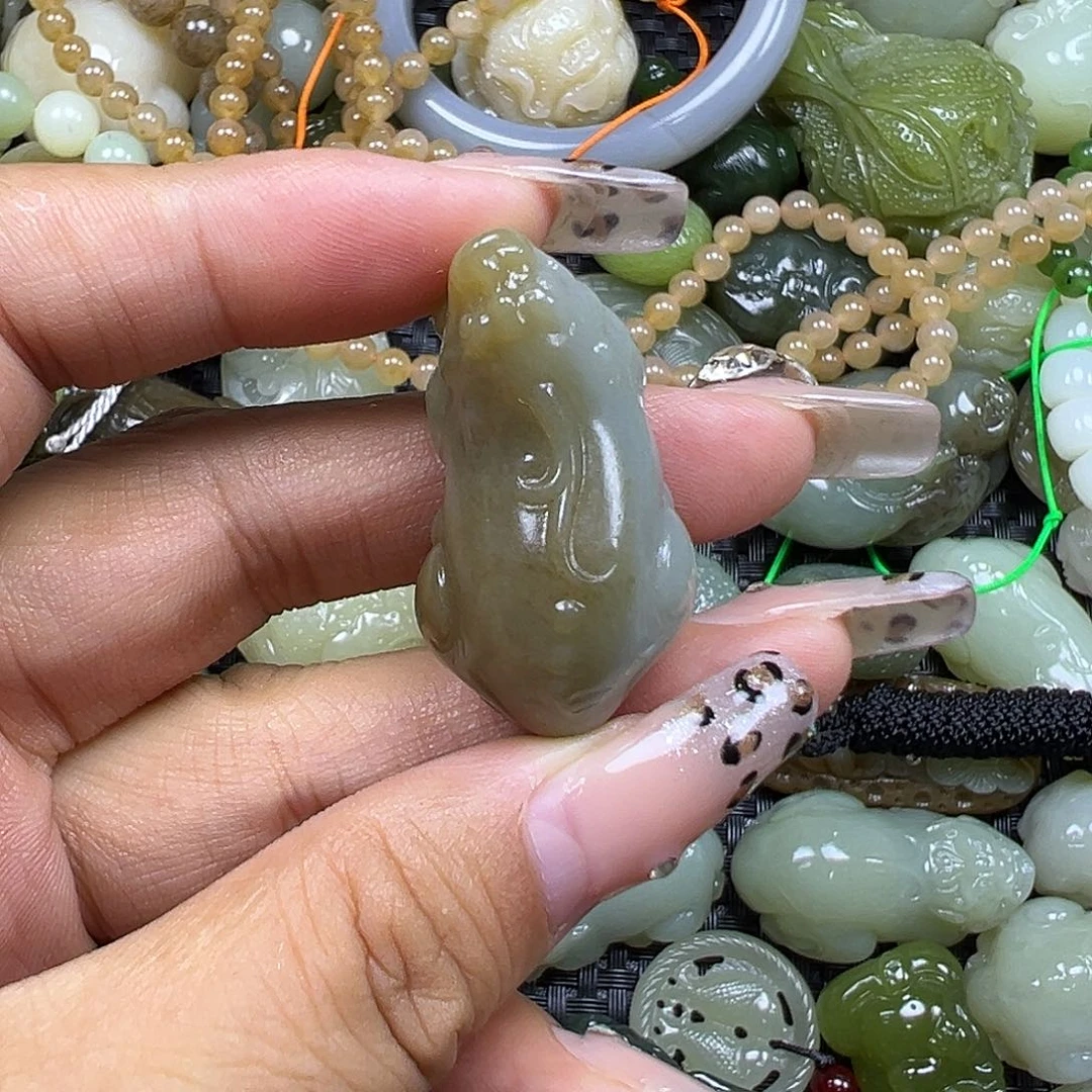 用***5和田玉未镶嵌颈饰