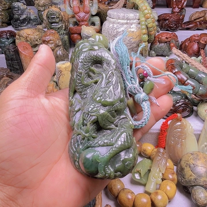 岫岩河磨玉（透闪石质玉）未镶嵌摆件清**月