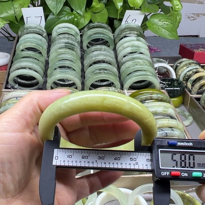 蛇纹石玉未镶嵌手镯66