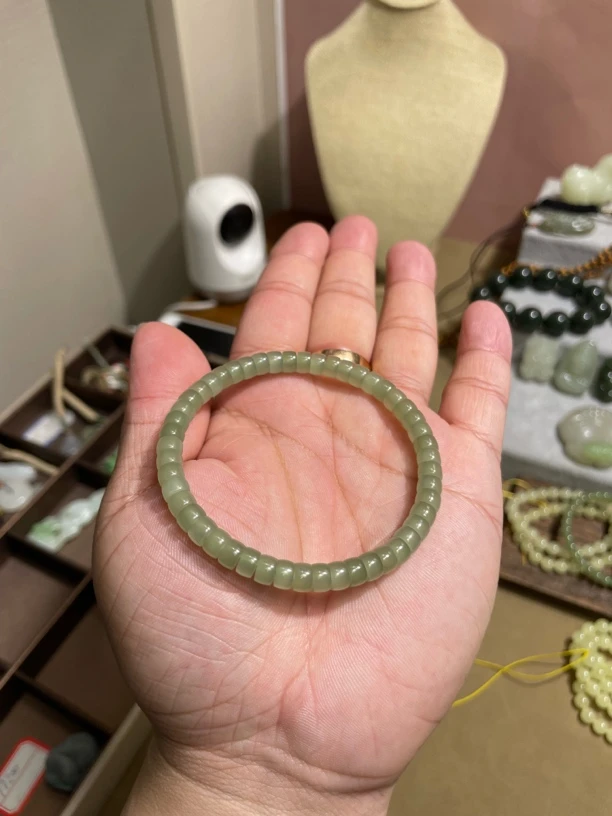 和田玉晴水色，卡0.6