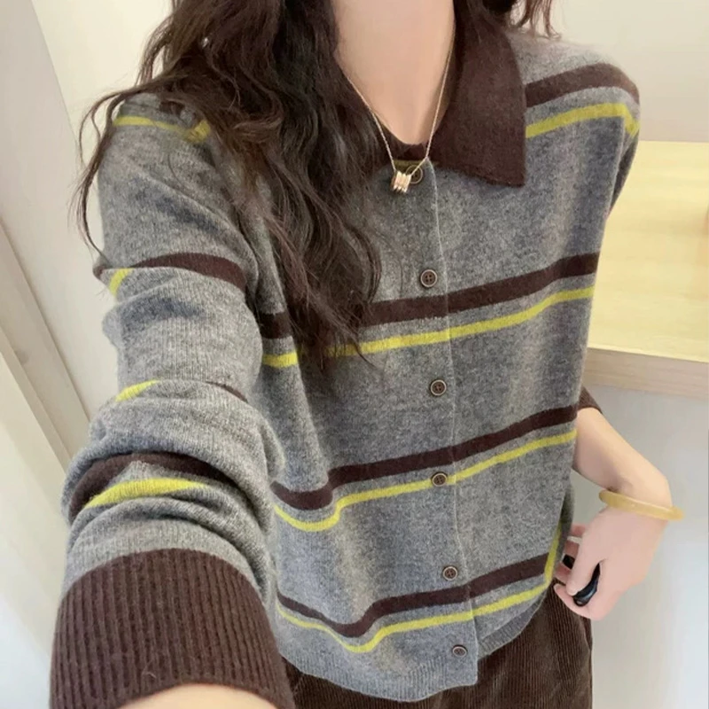 大码女装复古条纹拼接polo领针织衫毛衣女秋冬新款胖妹妹显瘦上衣