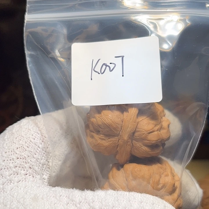 文玩核桃吊坠蛤蟆头K007