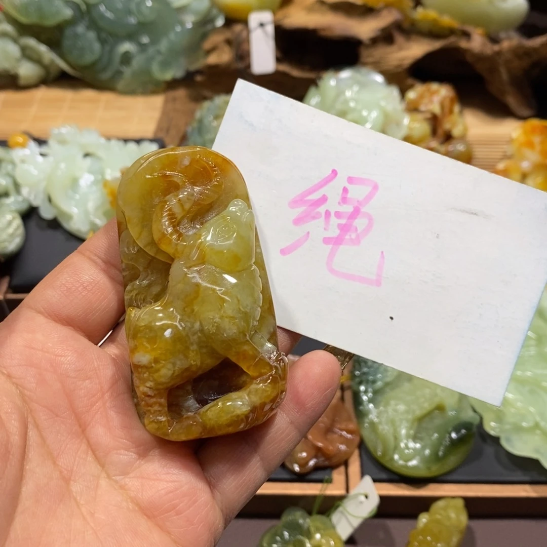 蛇纹石玉颈饰未镶嵌