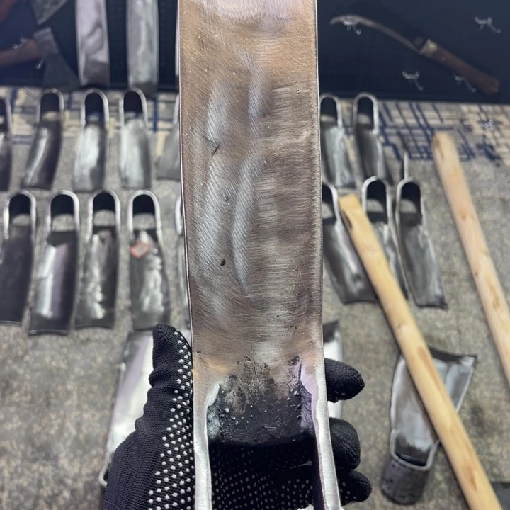 用***3龙泉手工制作工艺锄头
