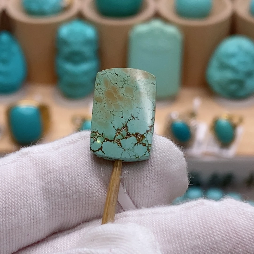 绿松石未镶嵌珠宝奇石