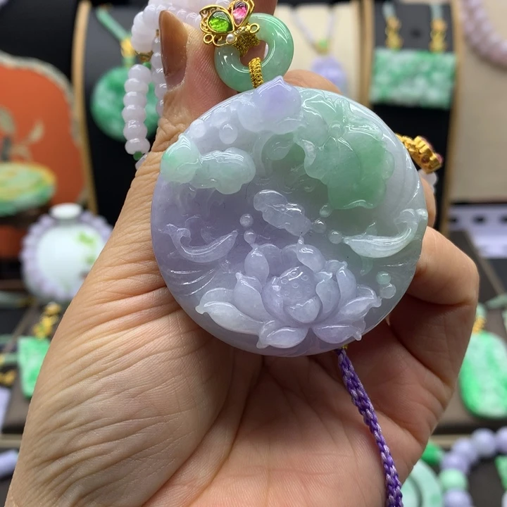 翡翠未镶嵌吊坠(赠链)