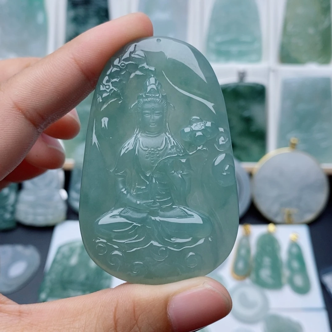 翡翠未镶嵌颈饰《**》