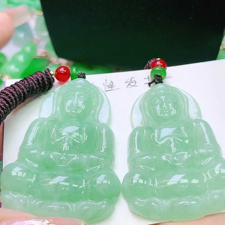 翡翠未镶嵌颈饰多样性发其一