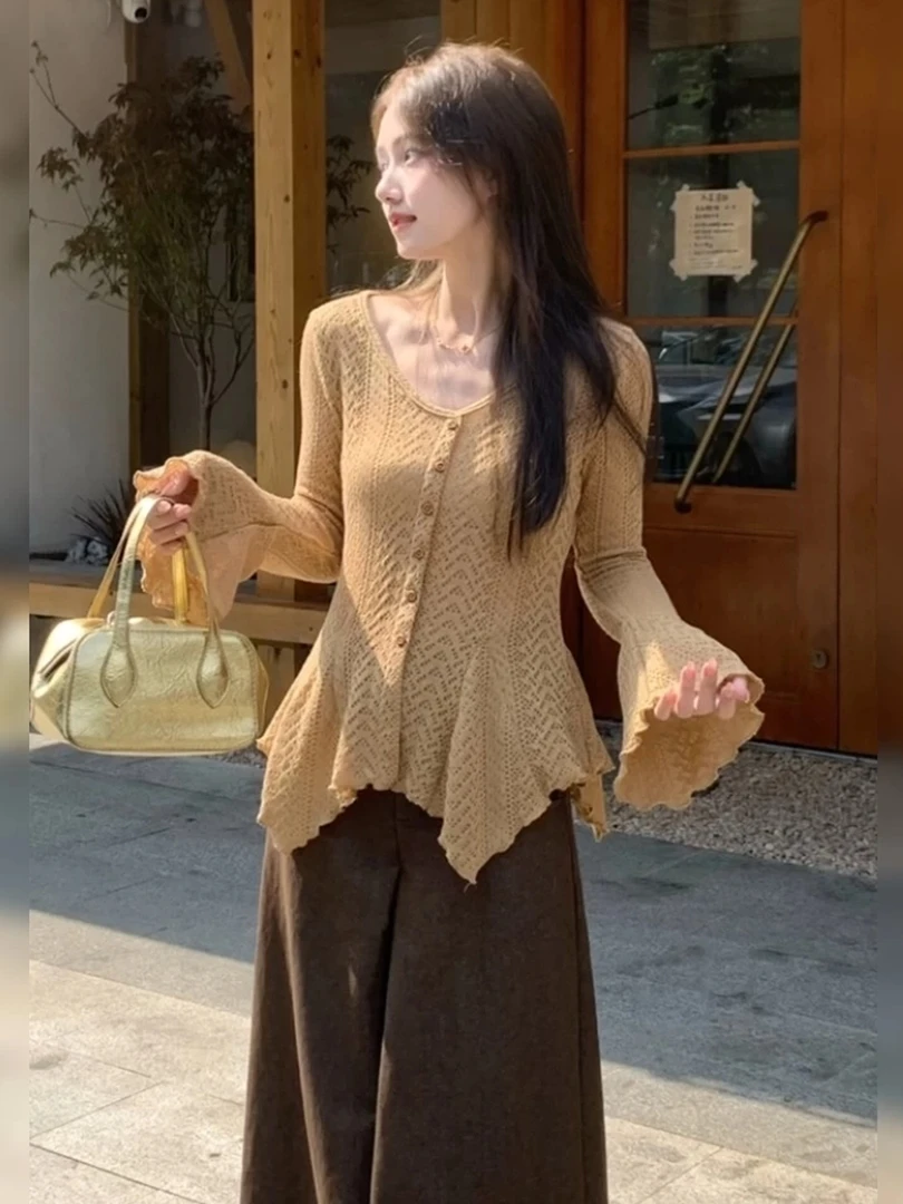 温柔风气质喇叭袖上衣女早秋氛围感穿搭高级感收腰显瘦飘带针织衫