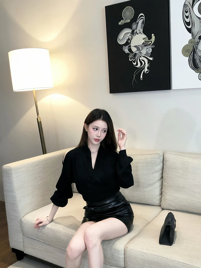 OXNA-秋款上新V领挂脖露肩渐变烫钻羊毛针织修身型毛针织衫8265
