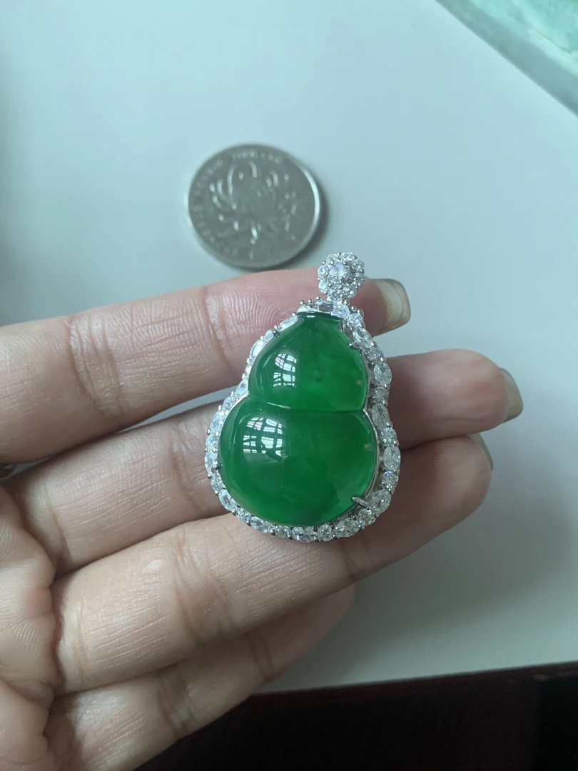 天然a货翡翠满绿超大葫芦吊坠s925