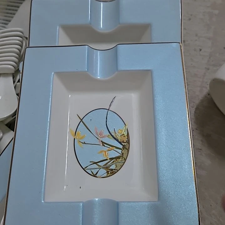 瓷片微瑕出水芙蓉烟缸2个666666