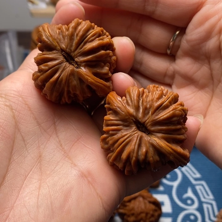 桃核吊坠四座楼狮子头