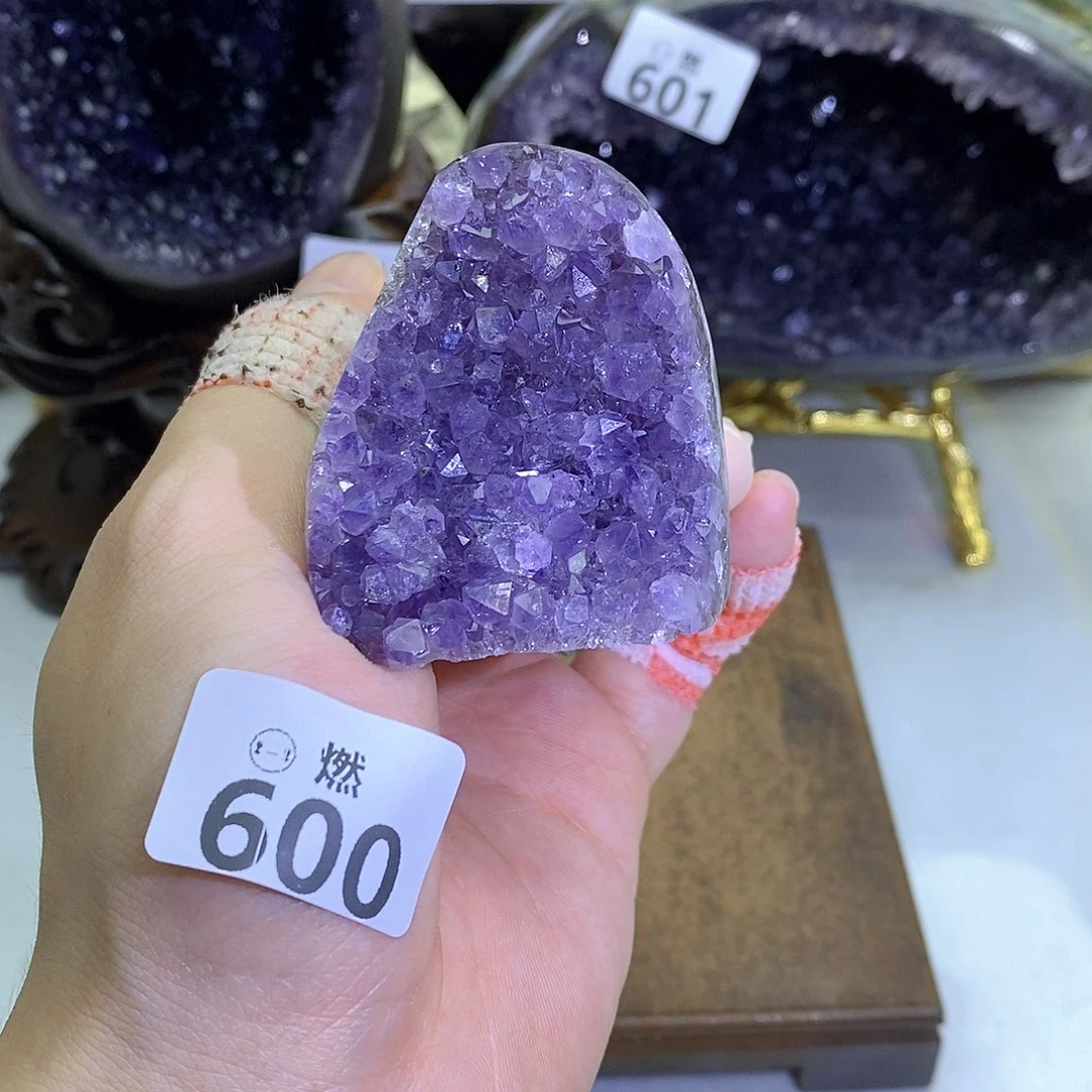 紫晶未镶嵌大型摆件（非配饰）