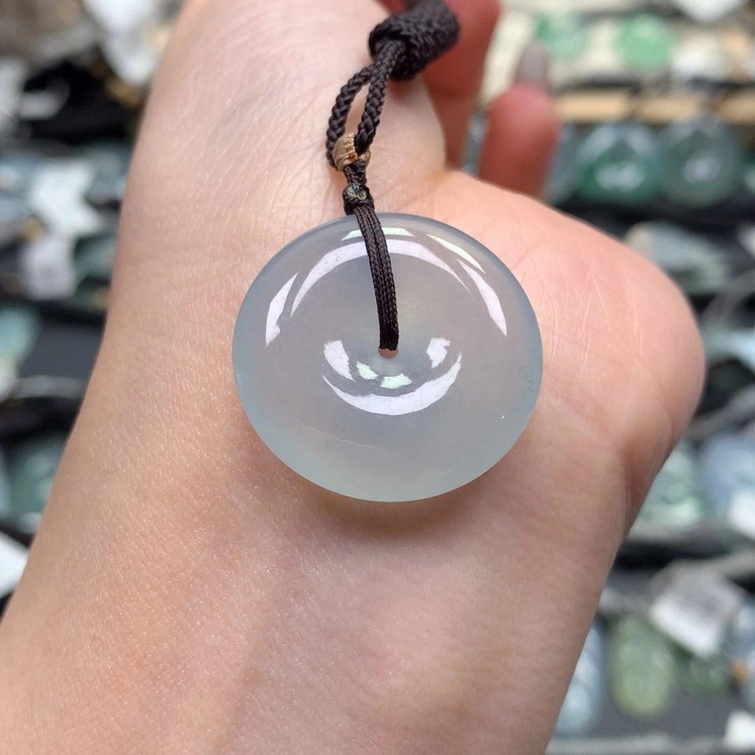 翡翠颈饰未镶嵌扣子