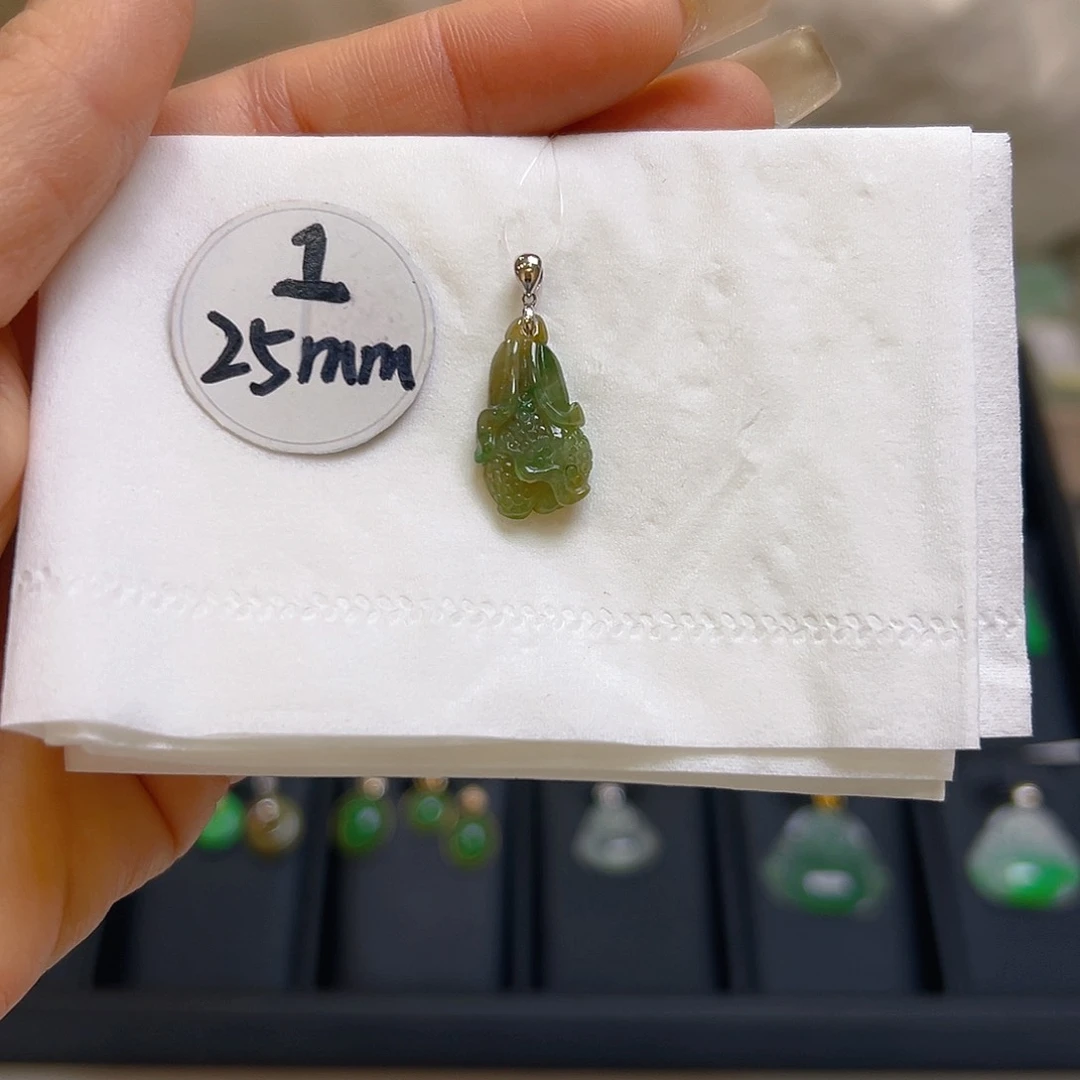 翡翠颈饰18K金镶嵌翡翠