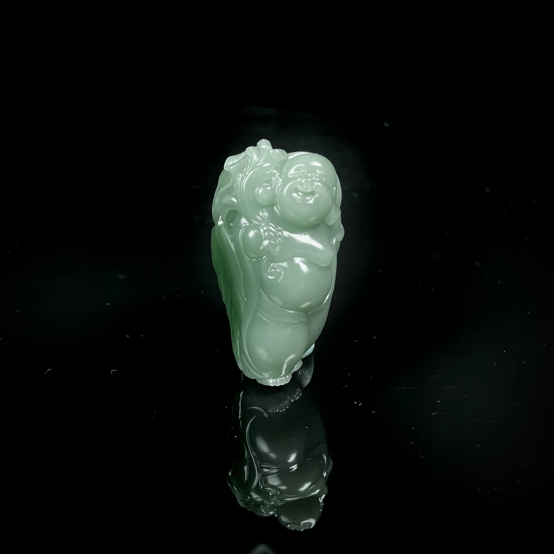 lot3527和田玉逍遥佛碧玉粉青55.4*30.7*22.3mm/52.3g/北京世纪