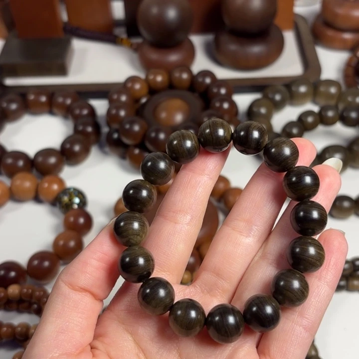 左***手檀香木1.3老山檀水阴沉奶香