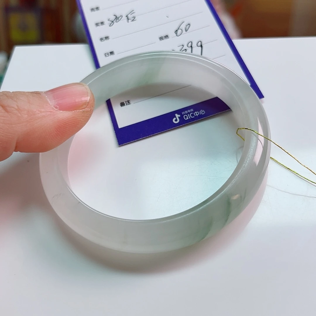 石英质玉手镯未镶嵌8****?