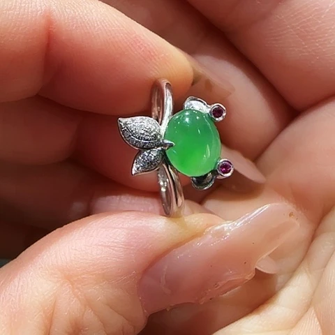 翡翠18K金镶嵌戒指