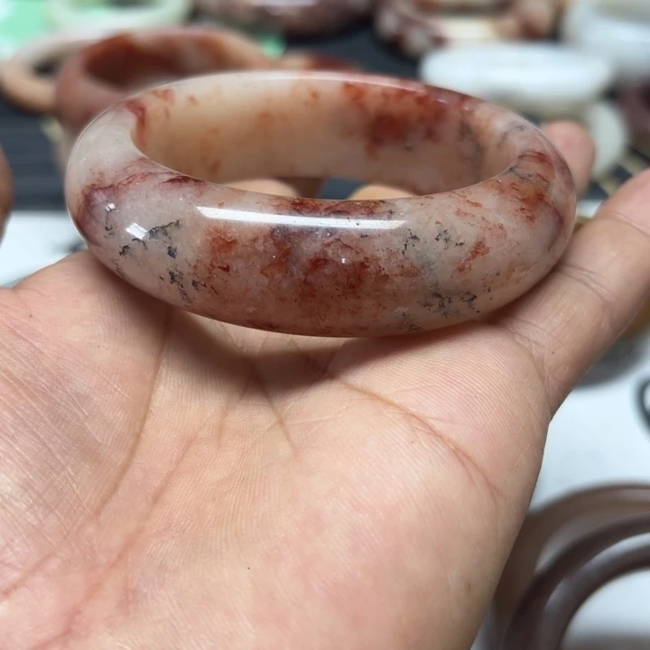 江***雨石英岩玉合金颈饰