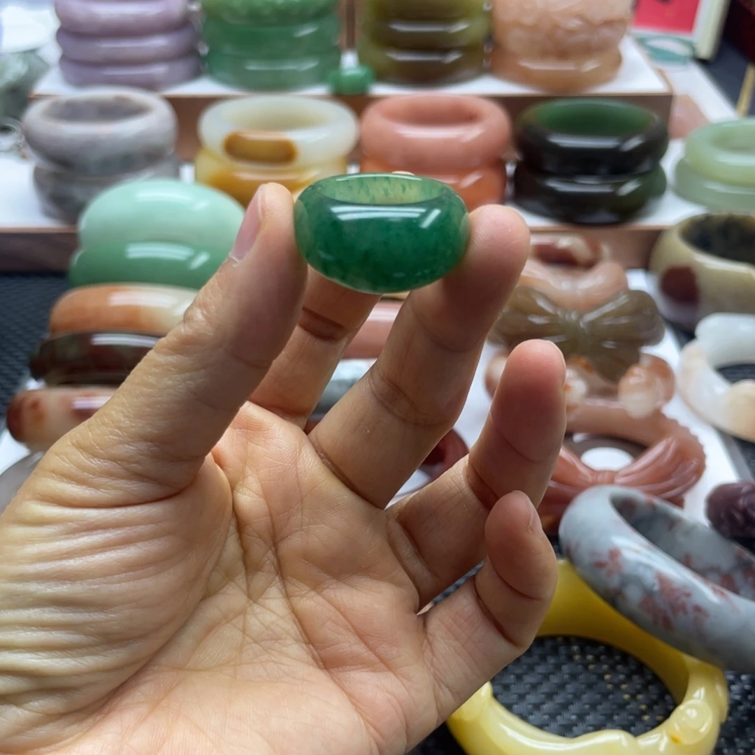 石英岩玉未镶嵌手镯