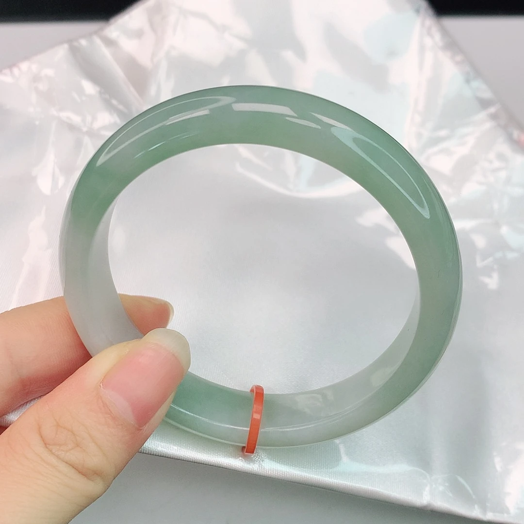 翡翠手镯未镶嵌浅绿翡翠手镯6023