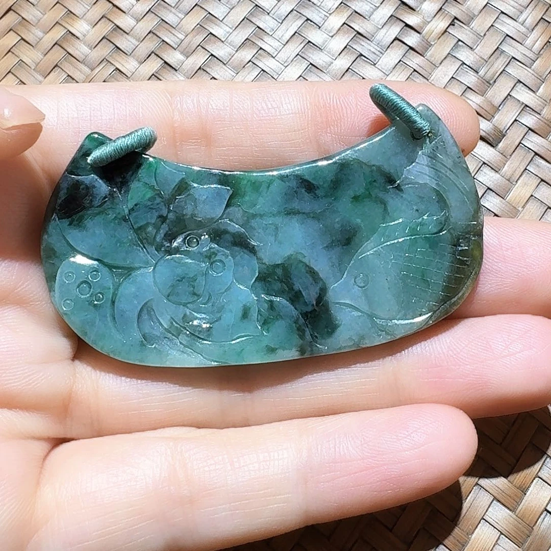 翡翠未镶嵌颈饰个性十足