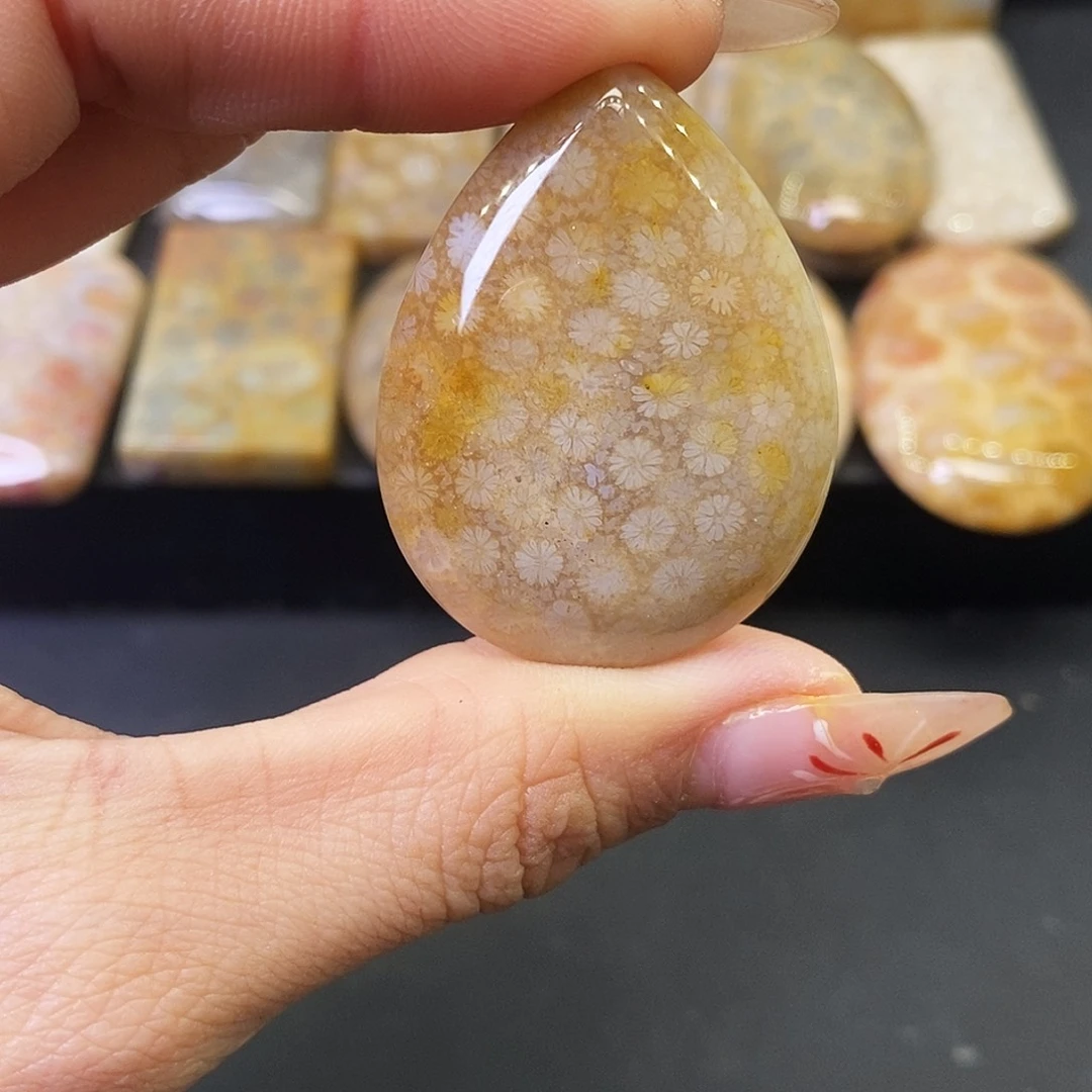 硅化玉颈饰合金马****果