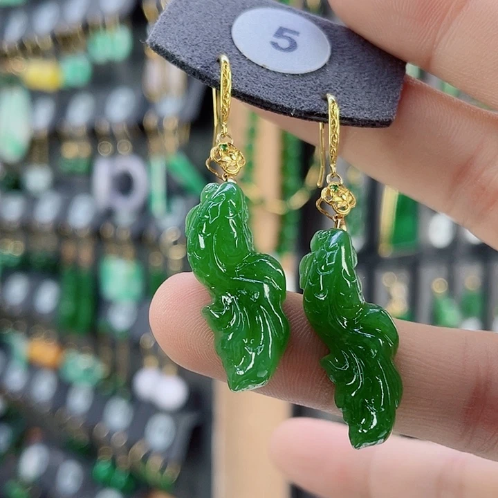 18K金镶嵌和田玉耳饰