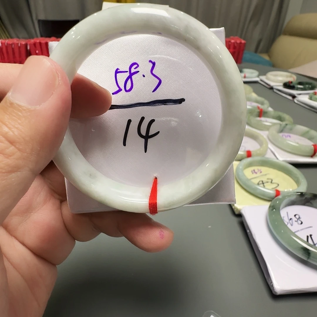 翡翠未镶嵌手镯福利有包容