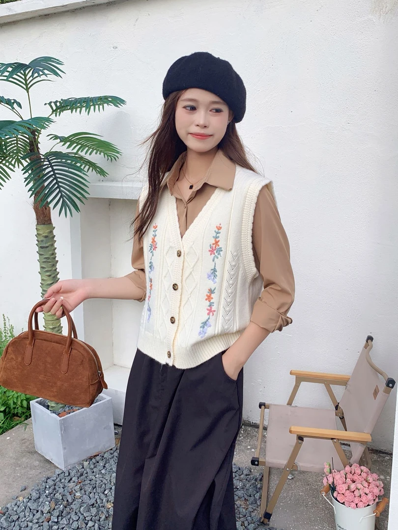 百搭刺绣女秋季柔软短款马夹拼接V领赫本风港风气质开衫上衣时尚