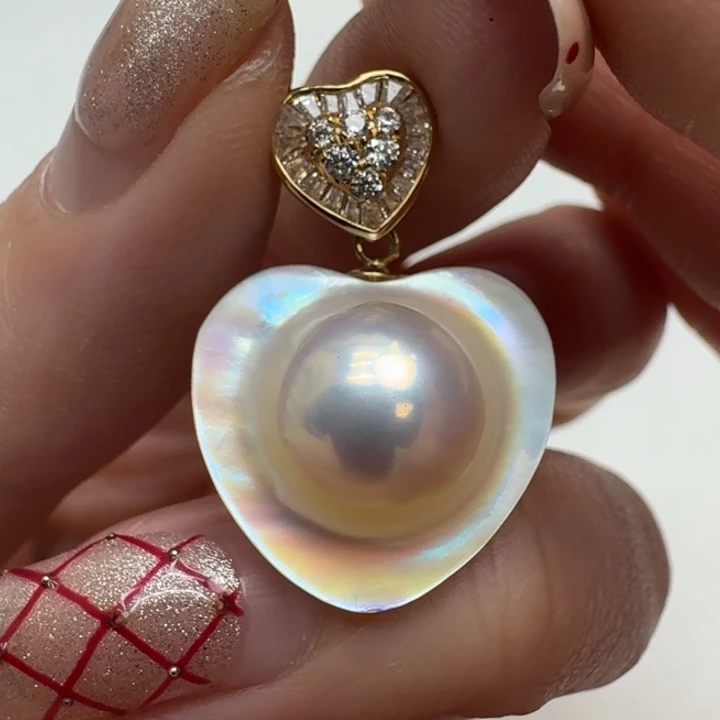 拼合珍珠（马贝珠）颈饰18K金镶嵌