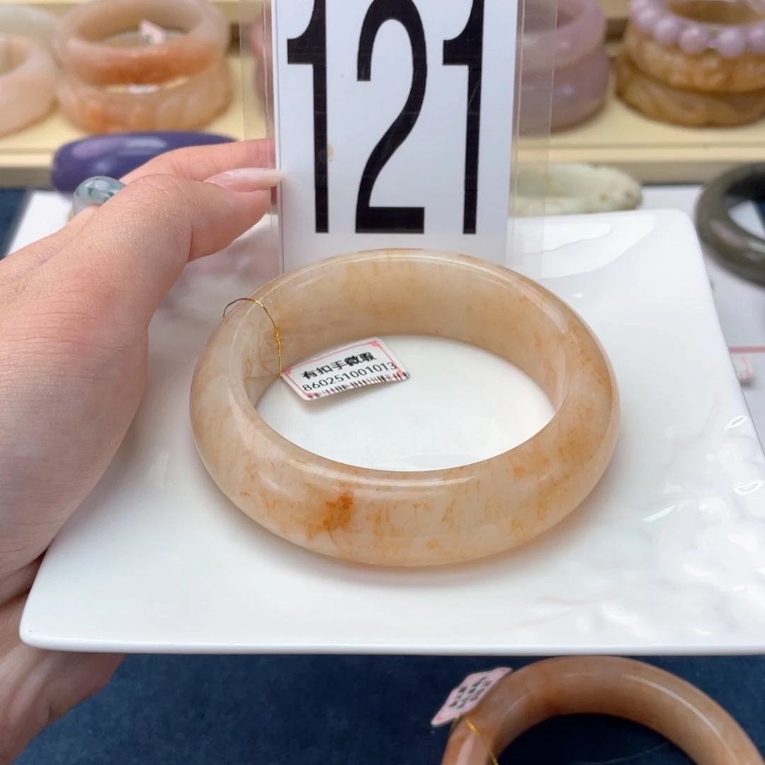 萌***心石英岩玉未镶嵌手镯