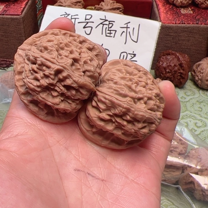 文玩核桃吊坠白狮子文玩核桃手把件