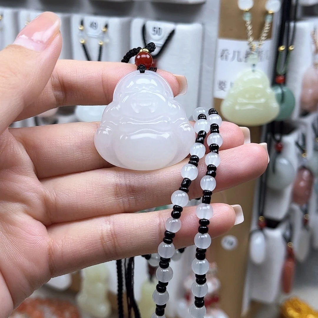 颈饰未镶嵌石英质玉