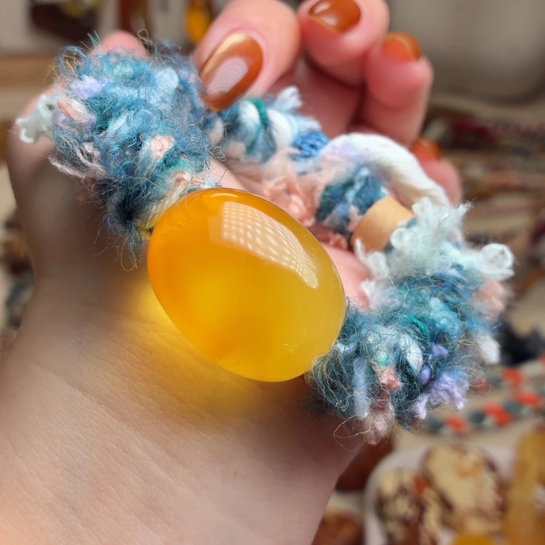 琥珀未镶嵌颈饰鸡油黄