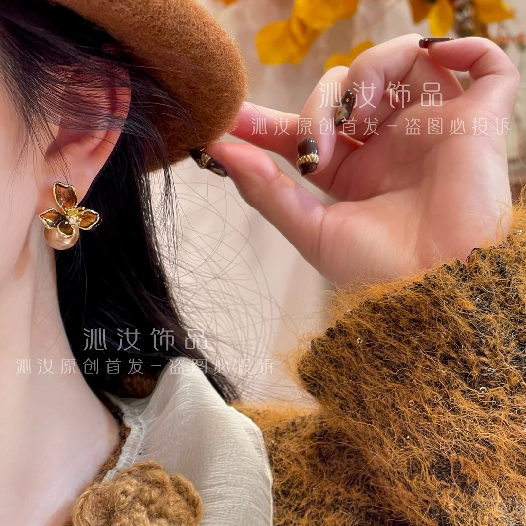 【沁汝饰品】秋冬新款花朵珠珠耳钉质感百搭FQ888