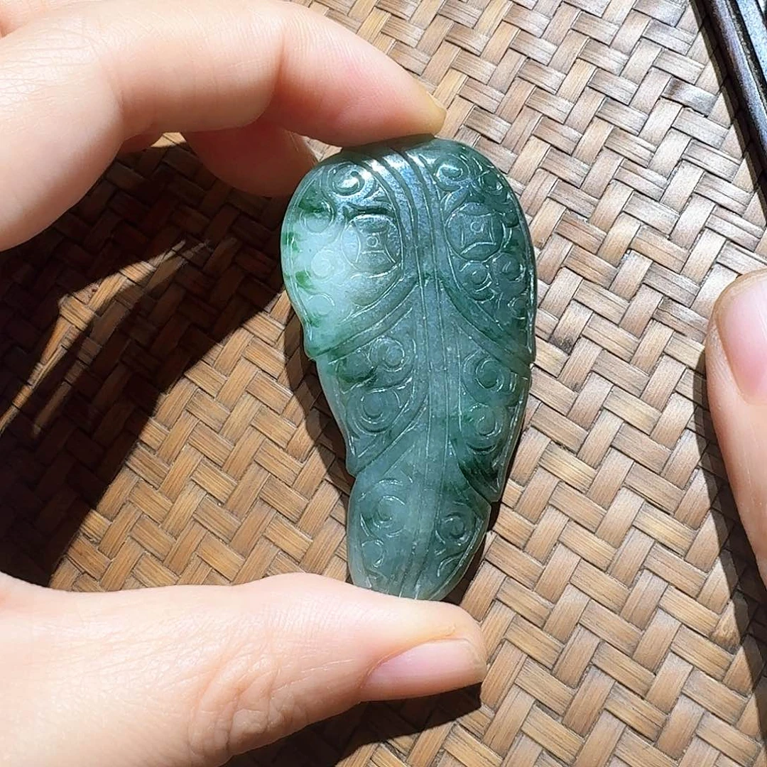 颈饰未镶嵌翡翠个性十足