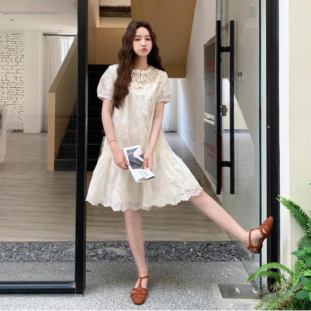 韩系减龄刺绣连衣裙女小个子2025年新款夏甜美泡泡袖显瘦遮肉裙子