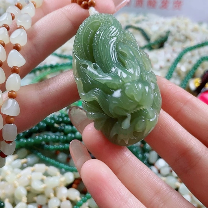 颈饰未镶嵌和田玉