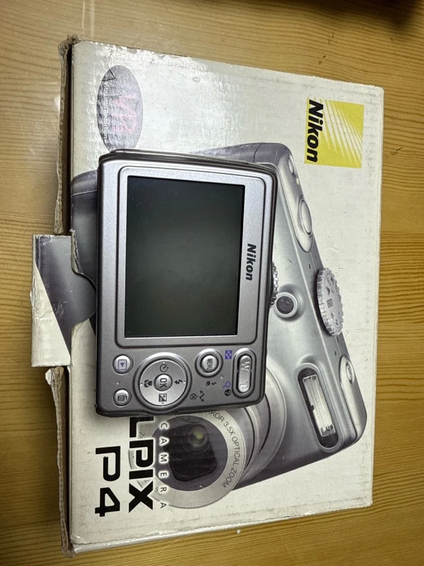 9新 Nikon/尼康 P4 95新810像素3倍变焦配件齐全数码相机