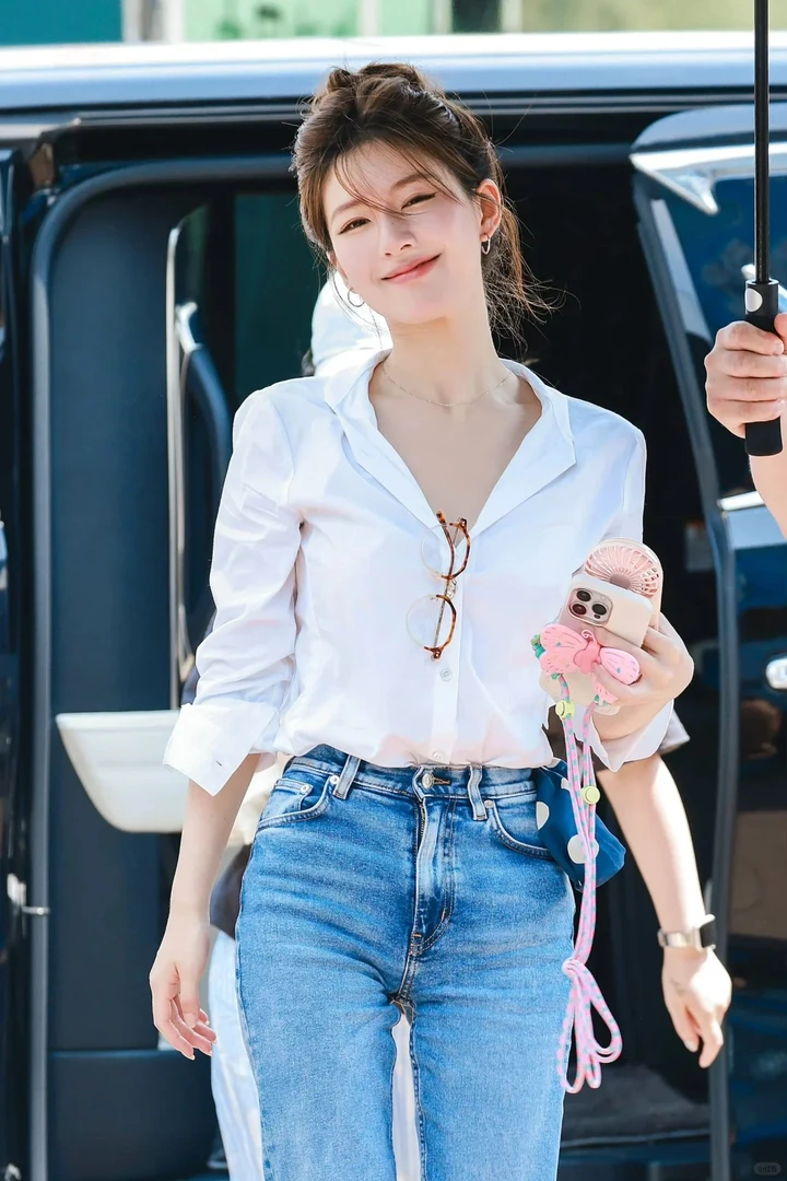 许我耀眼赵露思许妍同款白衬衫白色上衣女穿搭衬衣v领高级感修身