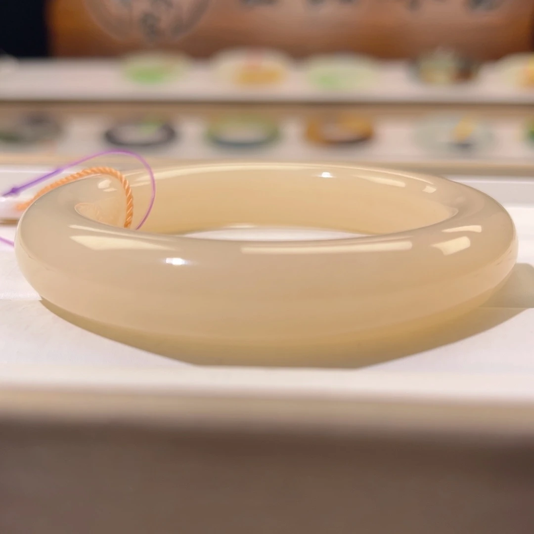 和田玉未镶嵌手镯  「藕粉」