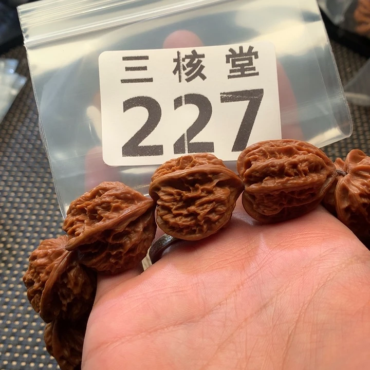 杜***克文玩核桃吊坠龙骨