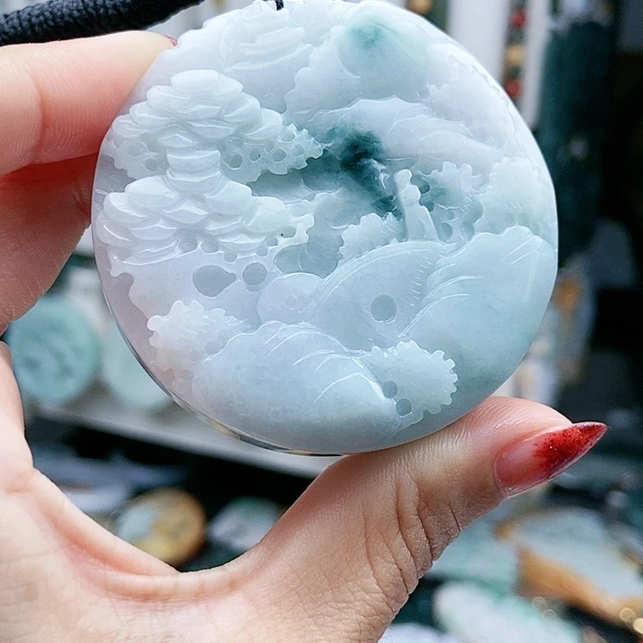 颈饰足铂镶嵌翡翠翡翠