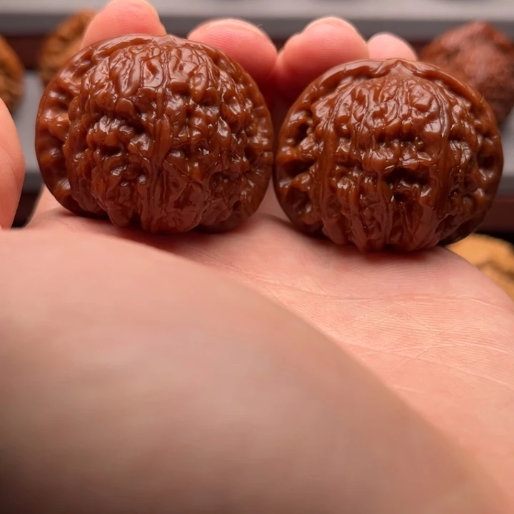 文玩核桃吊坠V****白狮子 40