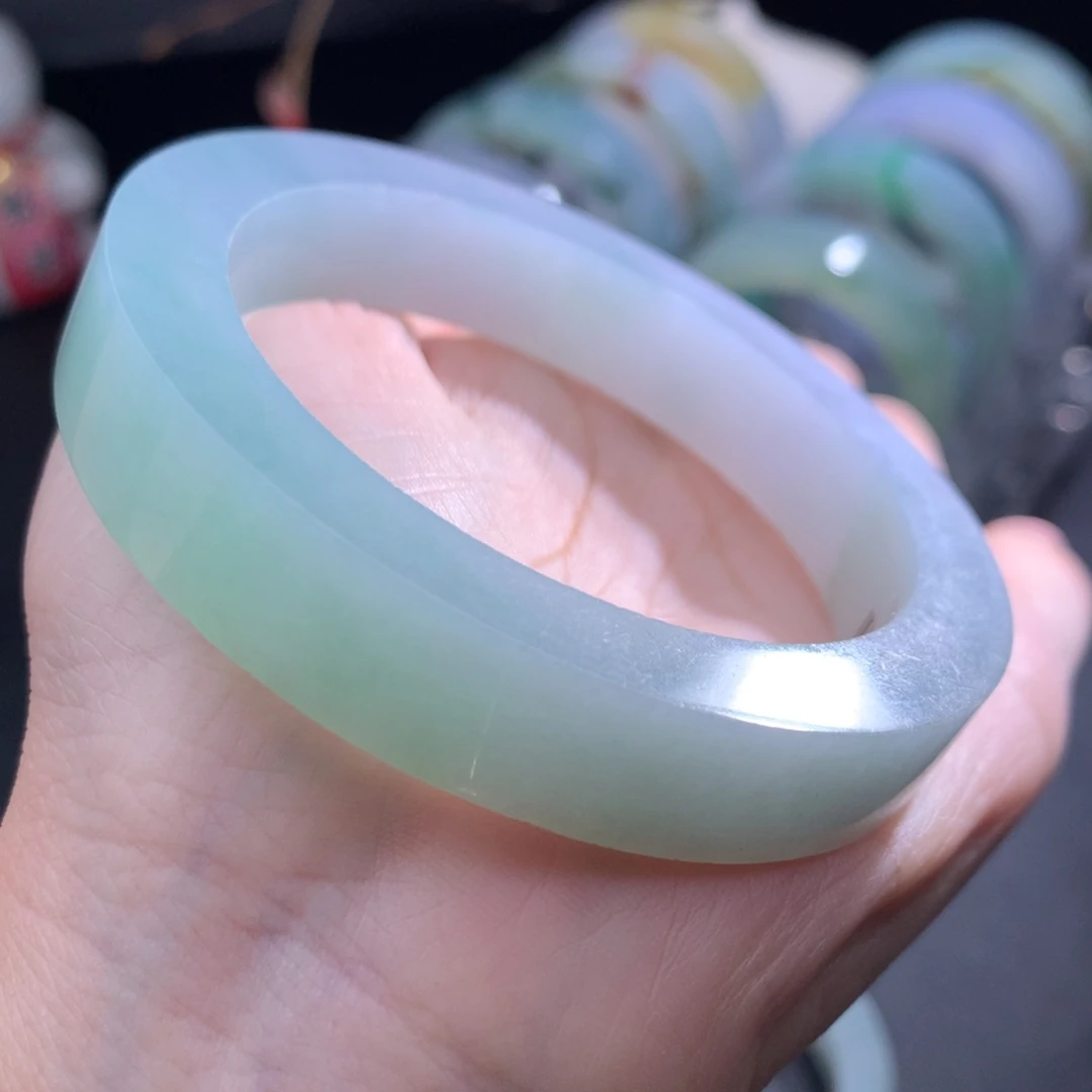 未镶嵌冰蓝翡翠手镯定制翡翠